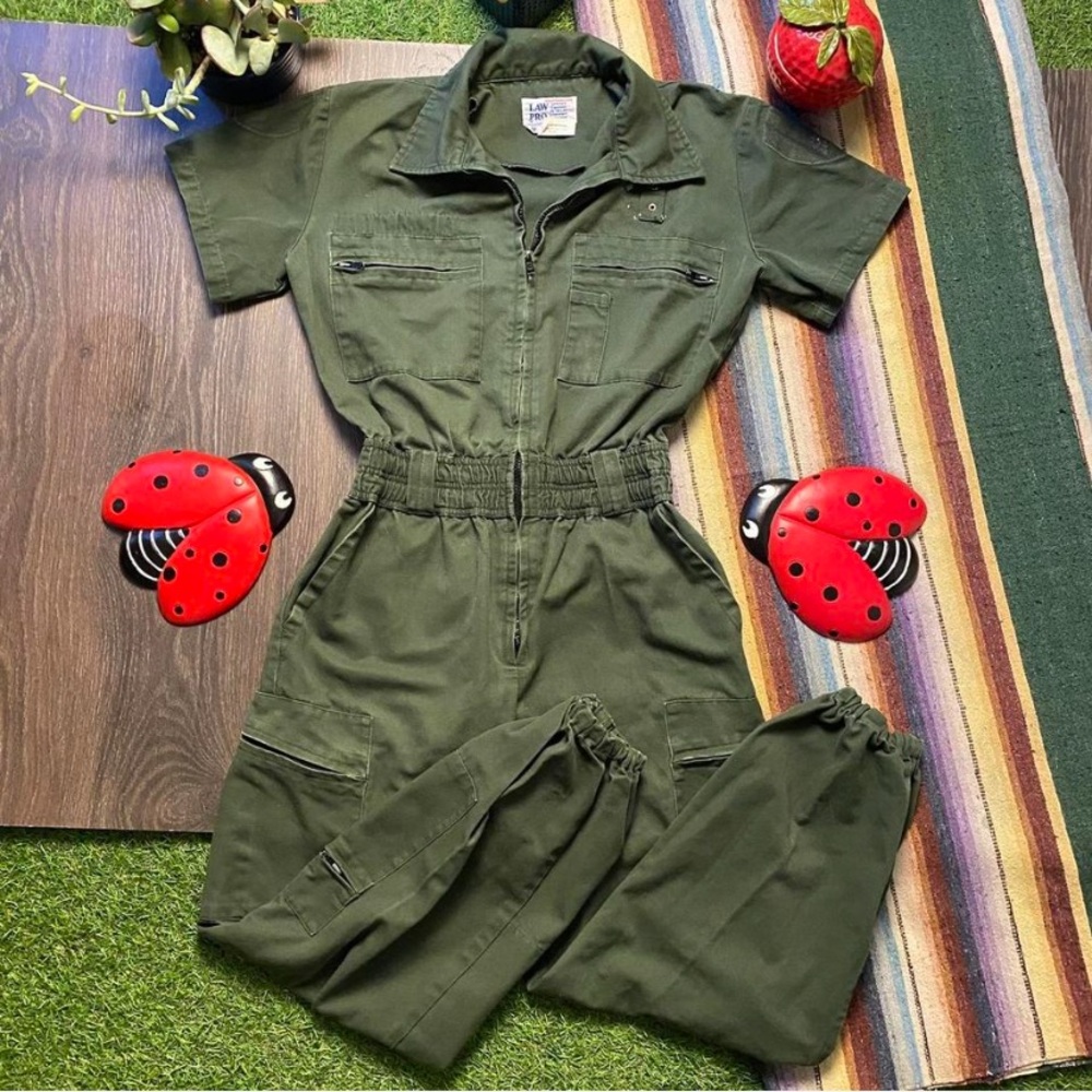 Vintage olive green short sleeved jumpsuit, onesie, flight suit with pockets